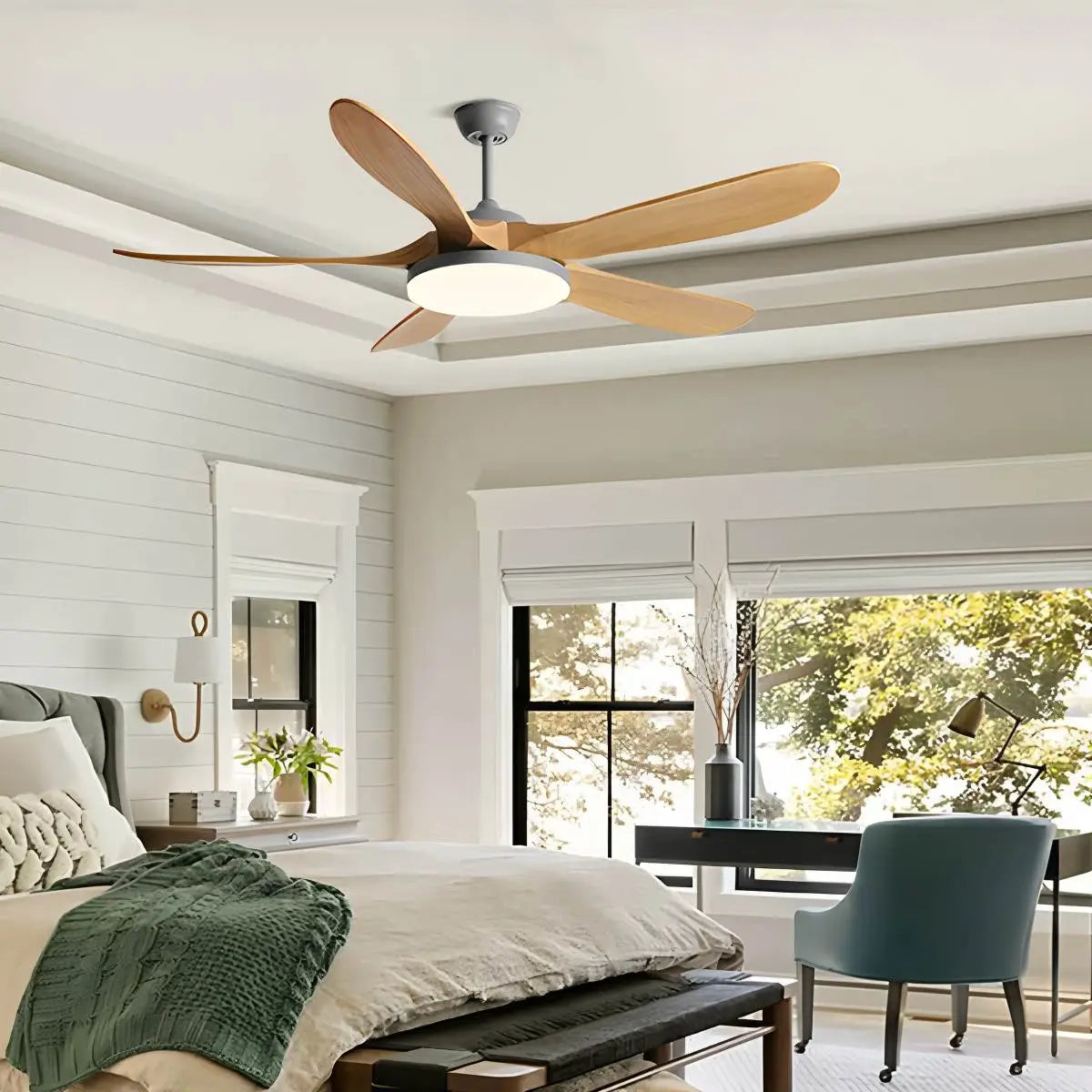 Eloer 5-leaf Solid Wood Ceiling Fan Light